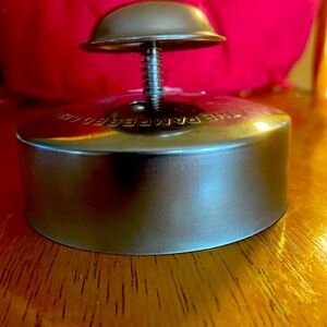 The Pampered Chef Cut-n-Seal Pastry Cutter 3.5 inches